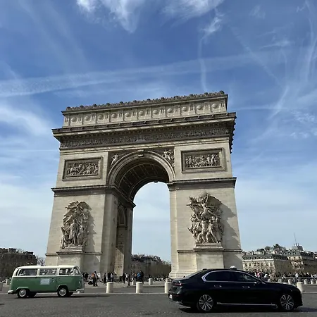 Lv1 Au Coeur De L'avenue Des Champs-elysees Arc De Triomphe *